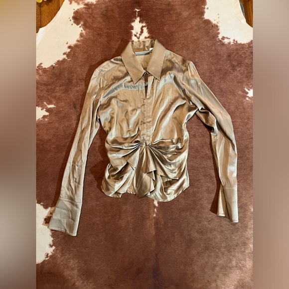 Farinaz Taghavi gold blouse 
size 4 
silk blend
No flaws - Picture 1 of 6